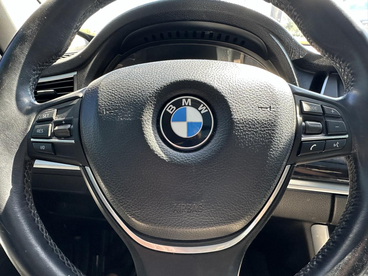 BMW 5-Series Gran Turismo 550i 2011