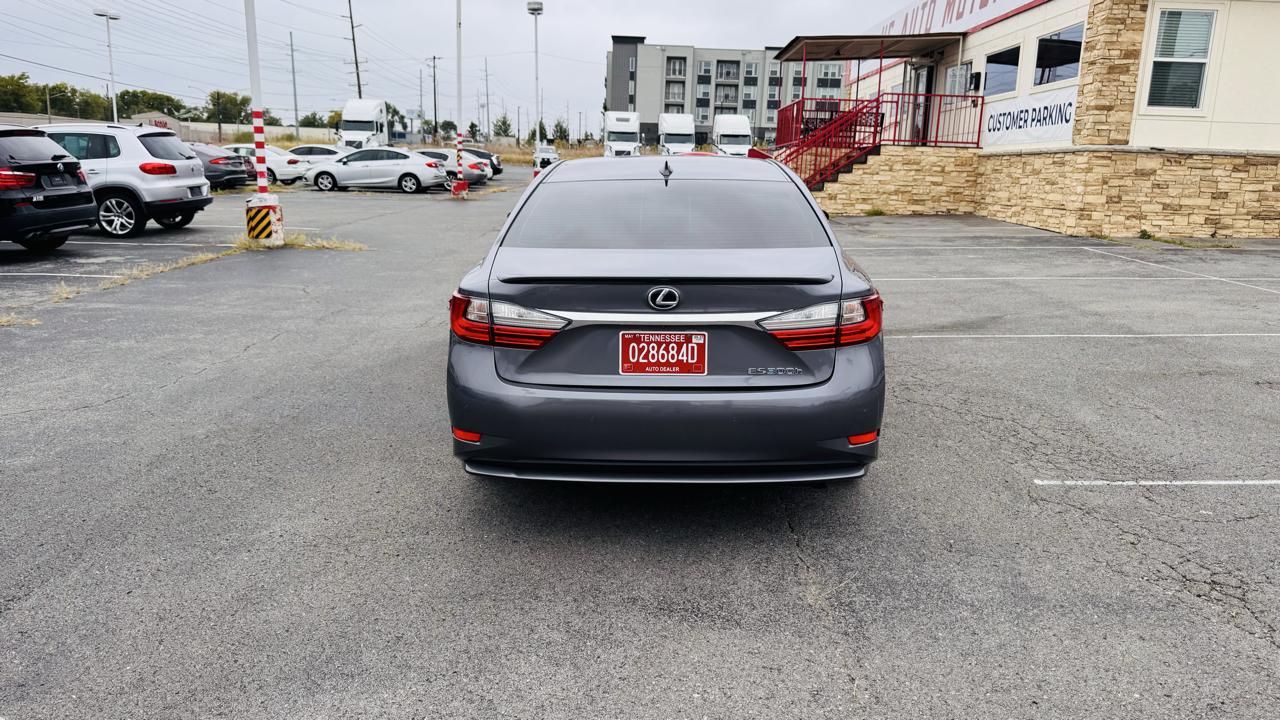 Lexus ES 300h Sedan 2016