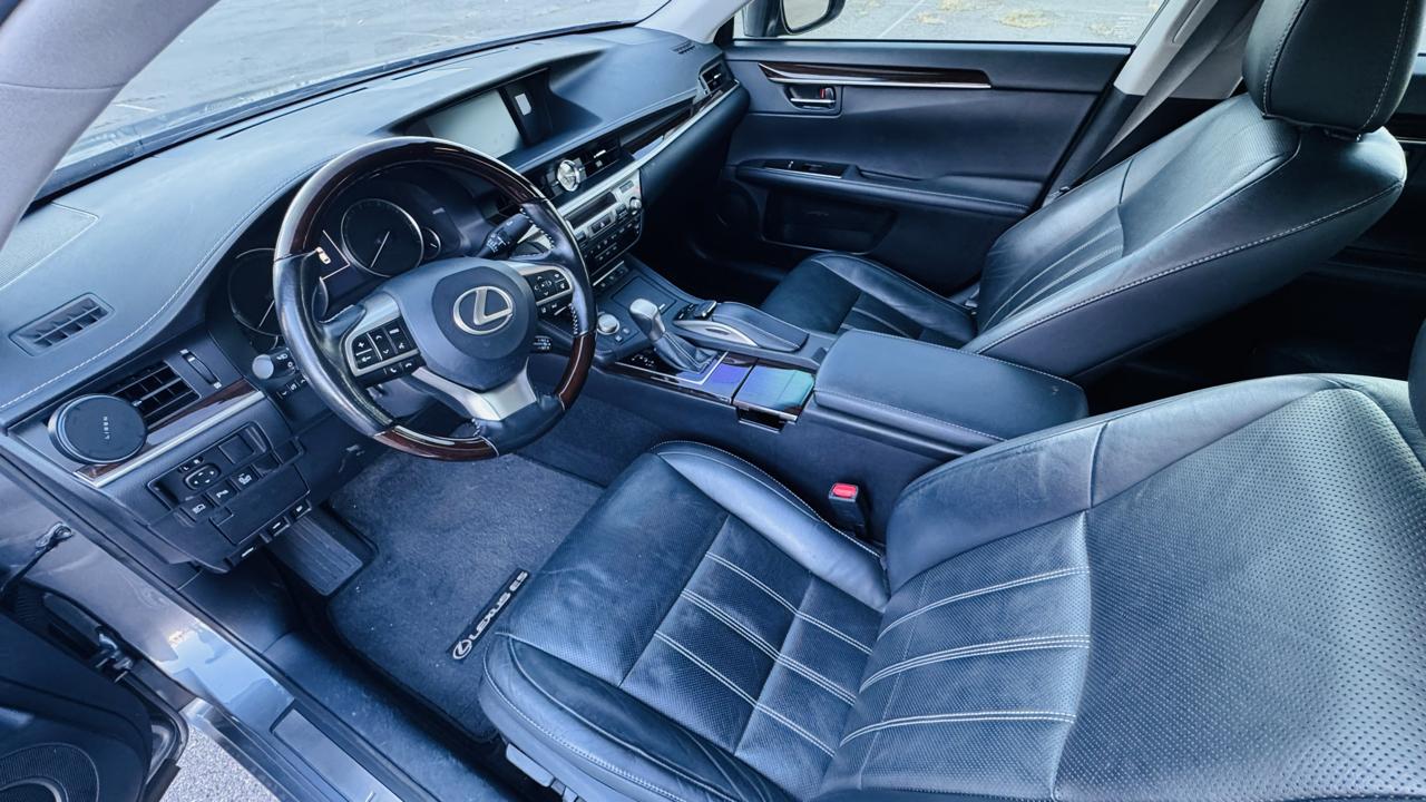 Lexus ES 300h Sedan 2016