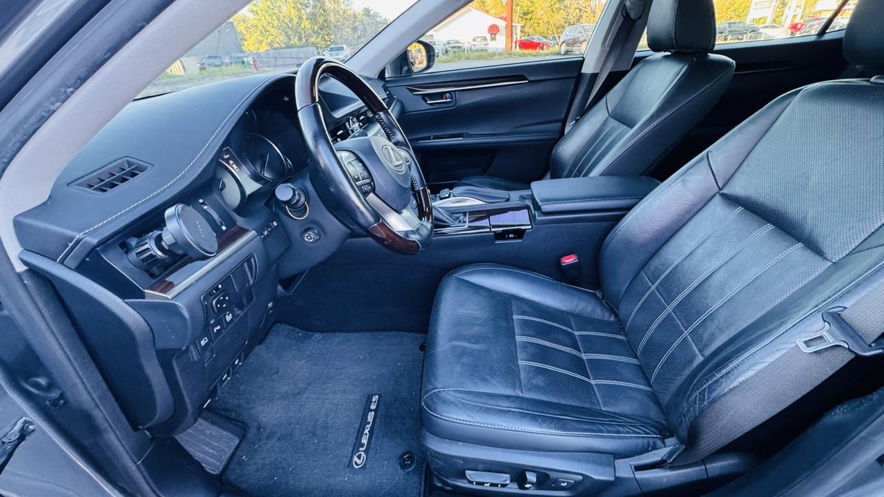 Lexus ES 300h Sedan 2016