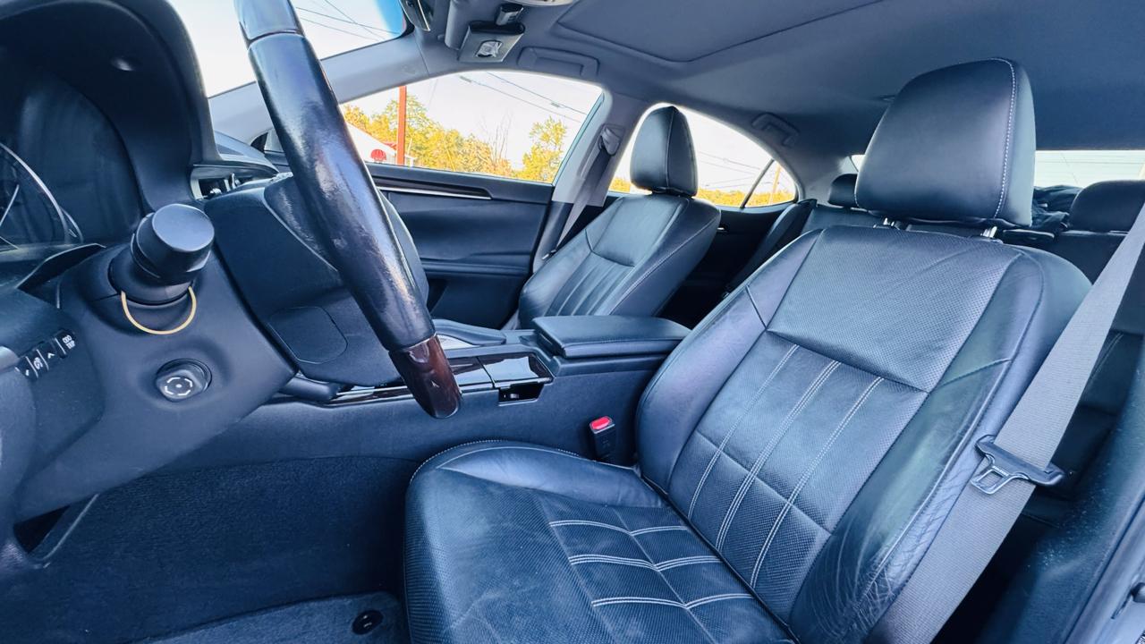 Lexus ES 300h Sedan 2016