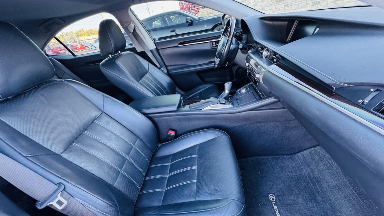 Lexus ES 300h Sedan 2016
