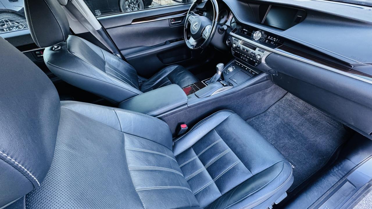 Lexus ES 300h Sedan 2016