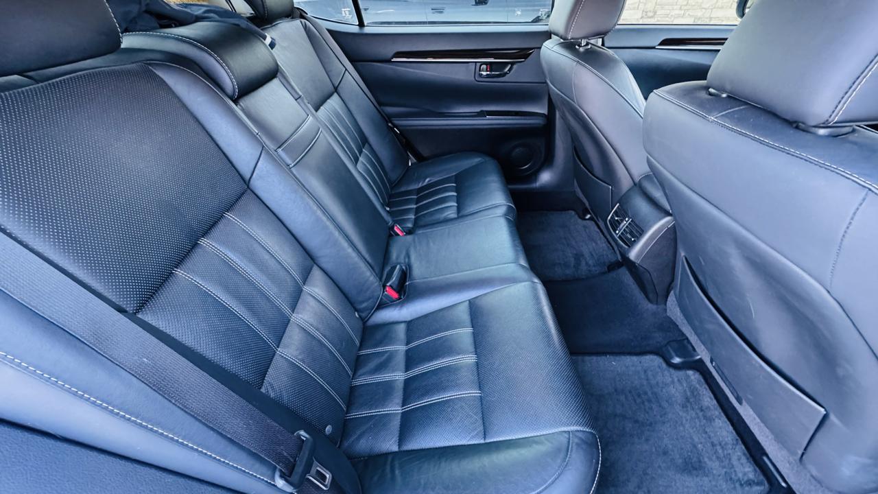 Lexus ES 300h Sedan 2016