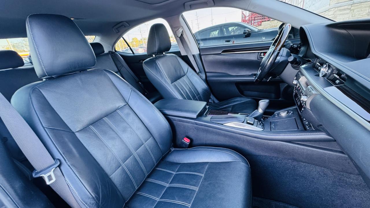 Lexus ES 300h Sedan 2016