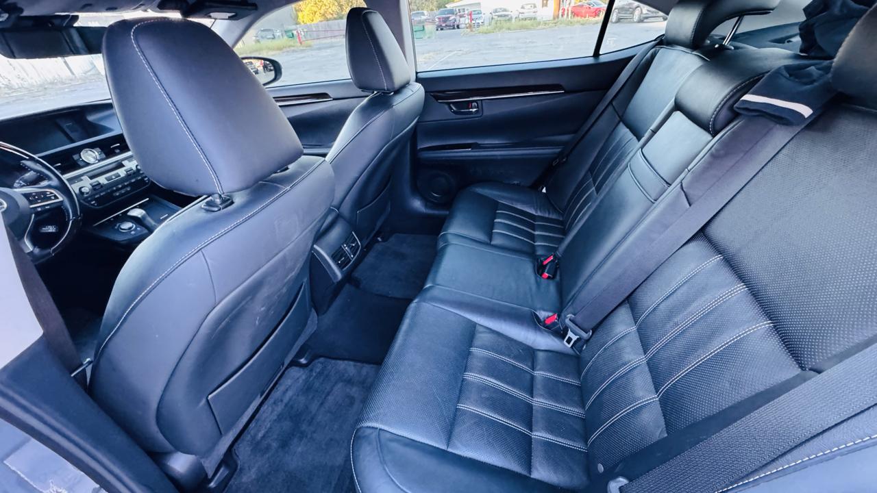 Lexus ES 300h Sedan 2016