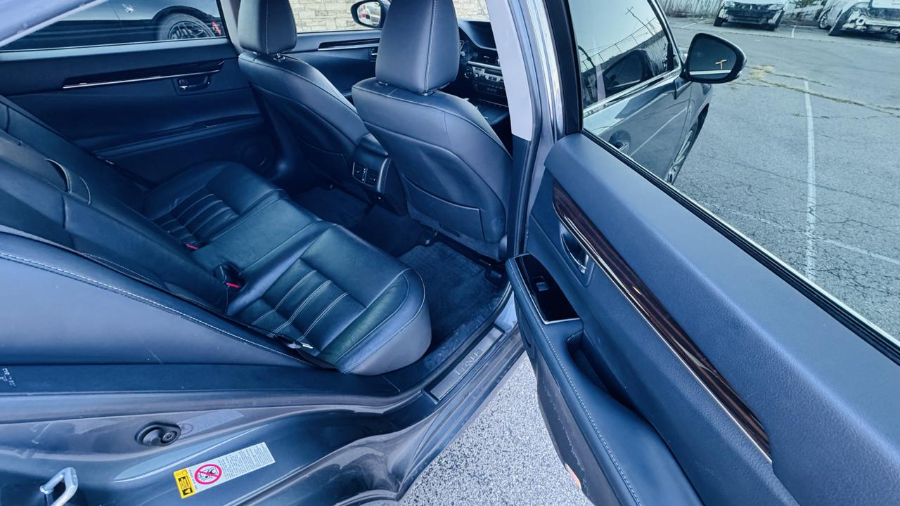 Lexus ES 300h Sedan 2016