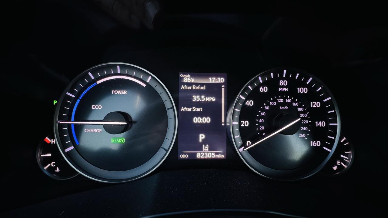 Lexus ES 300h Sedan 2016