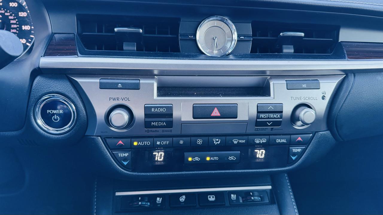 Lexus ES 300h Sedan 2016
