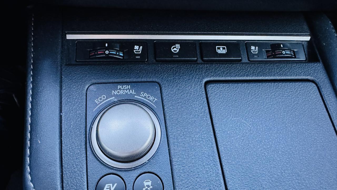 Lexus ES 300h Sedan 2016