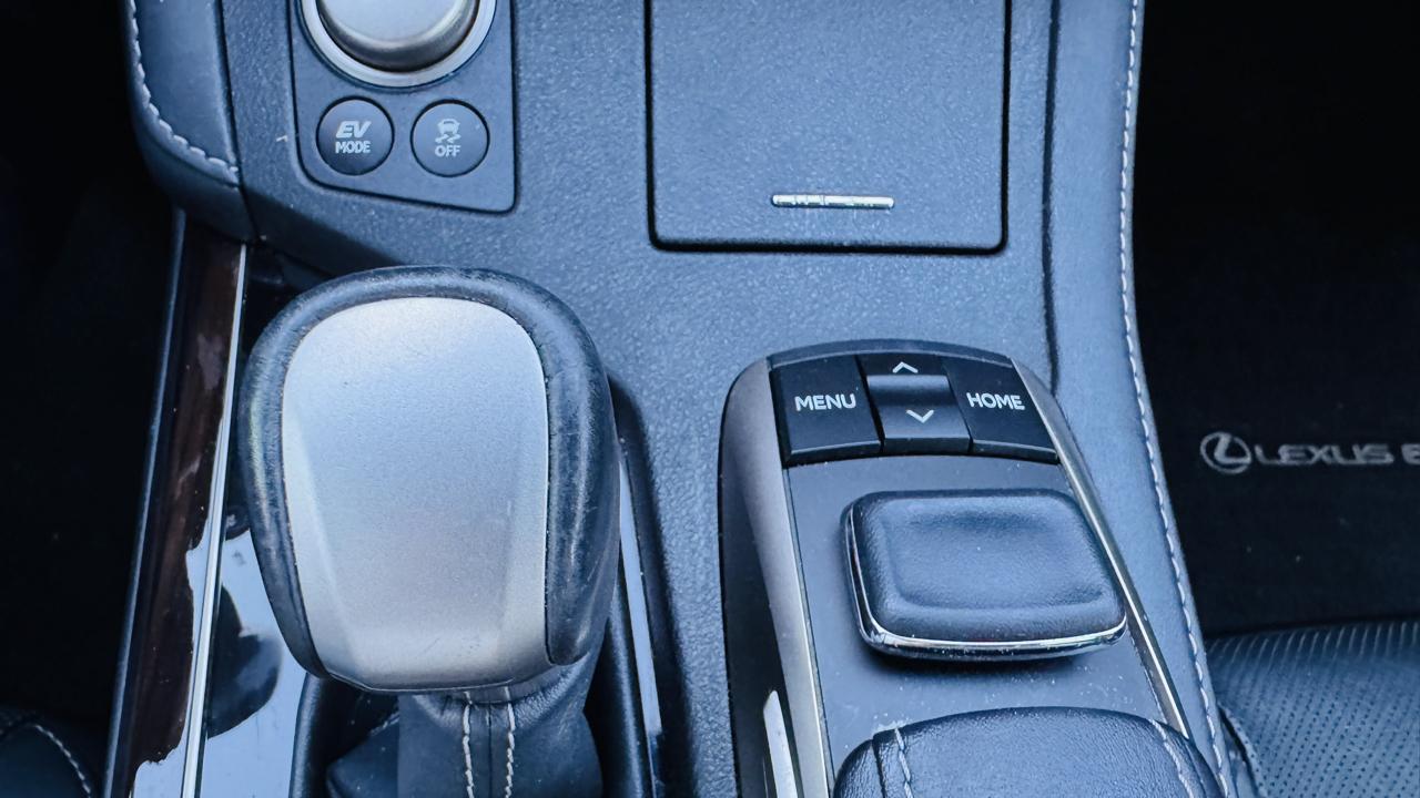 Lexus ES 300h Sedan 2016