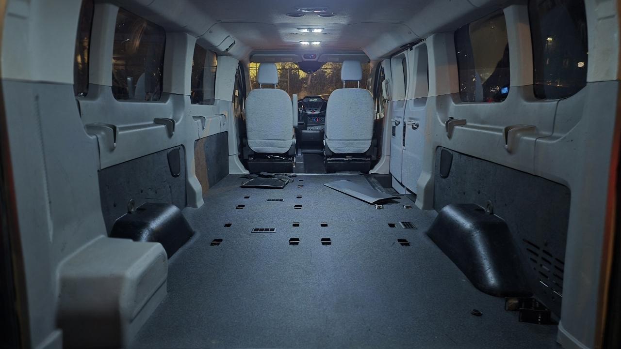 Ford Transit 350 Wagon Low Roof XLT 60/40 Pass. 148-in. WB 2015