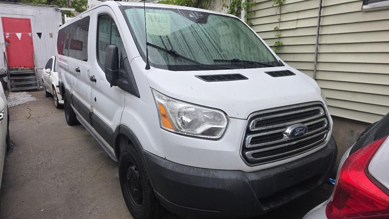 Ford Transit 350 Wagon Low Roof XLT 60/40 Pass. 148-in. WB 2015