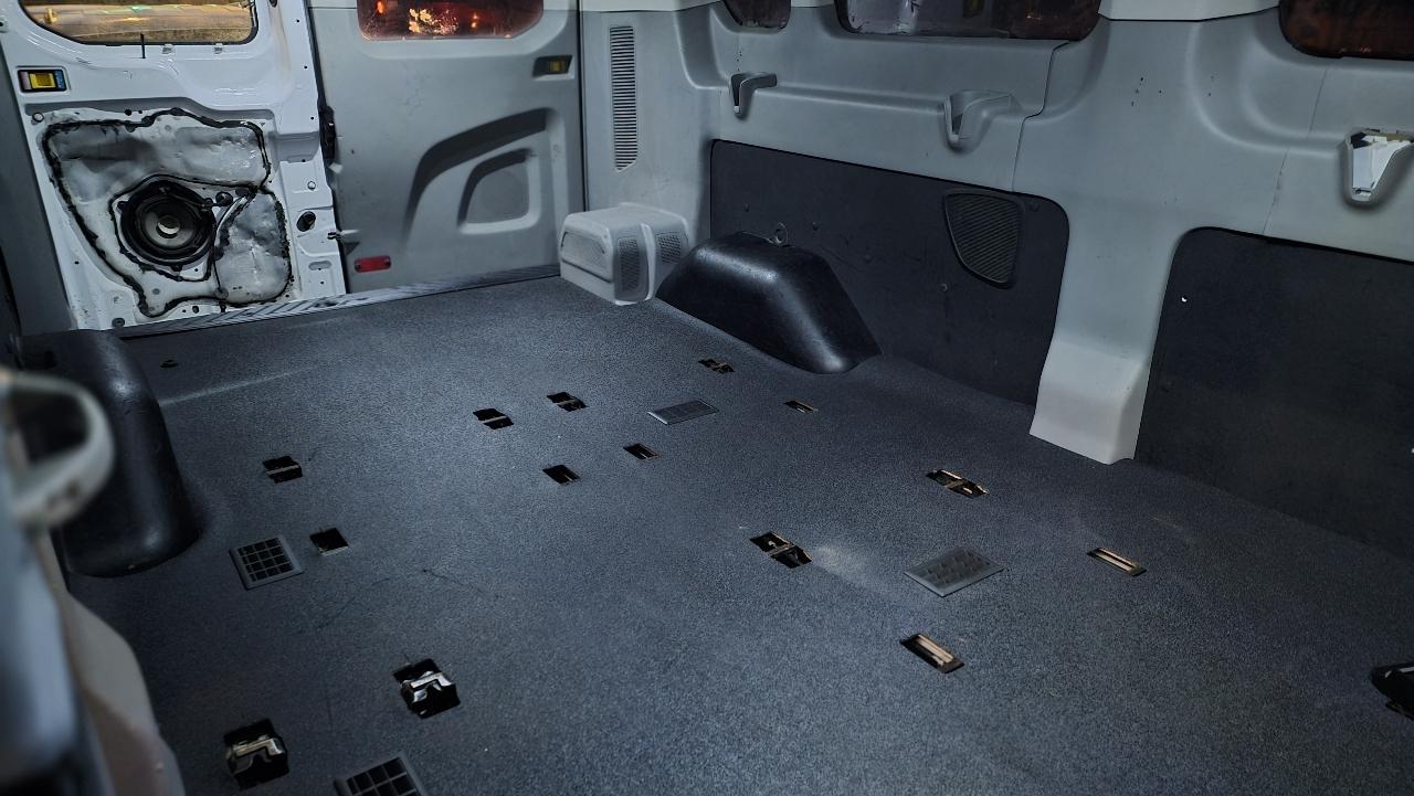 Ford Transit 350 Wagon Low Roof XLT 60/40 Pass. 148-in. WB 2015