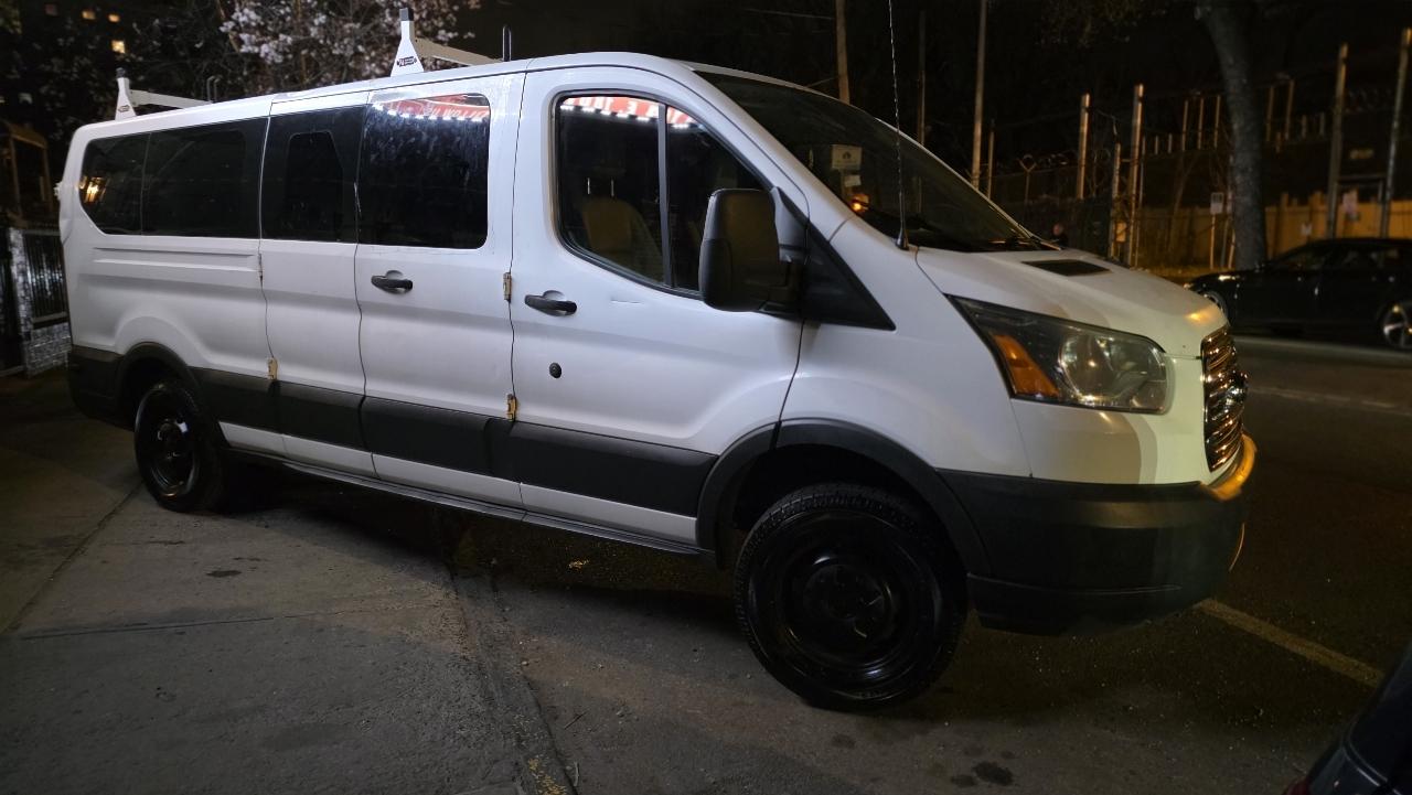 Ford Transit 350 Wagon Low Roof XLT 60/40 Pass. 148-in. WB 2015