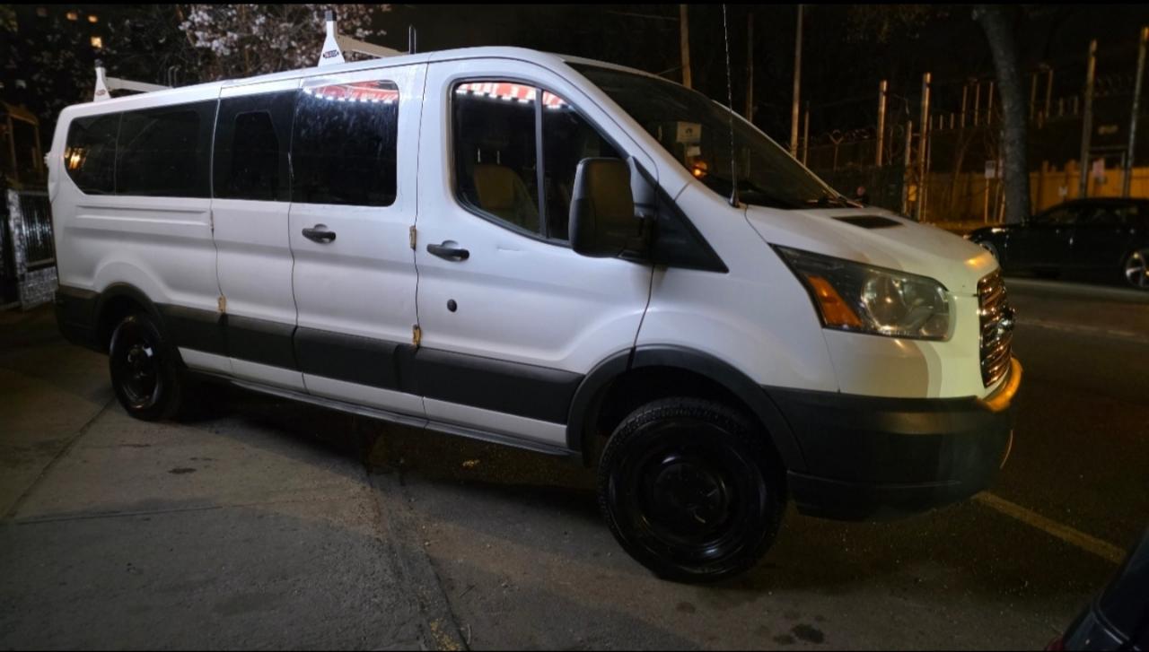 Ford Transit 350 Wagon Low Roof XLT 60/40 Pass. 148-in. WB 2015