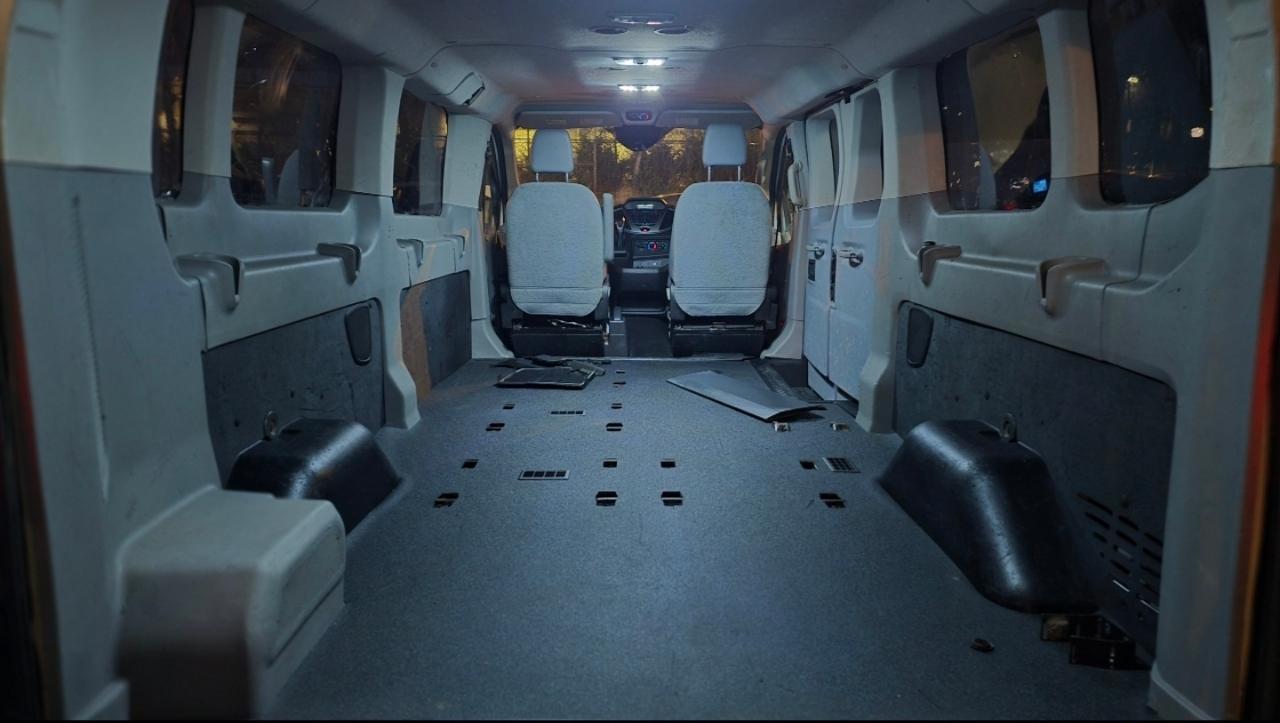 Ford Transit 350 Wagon Low Roof XLT 60/40 Pass. 148-in. WB 2015