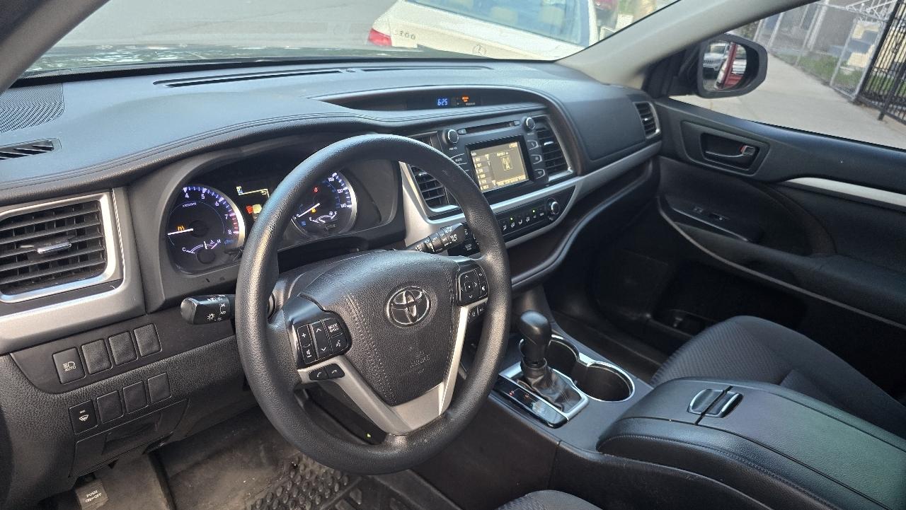 Toyota Highlander LE Plus AWD V6 2019