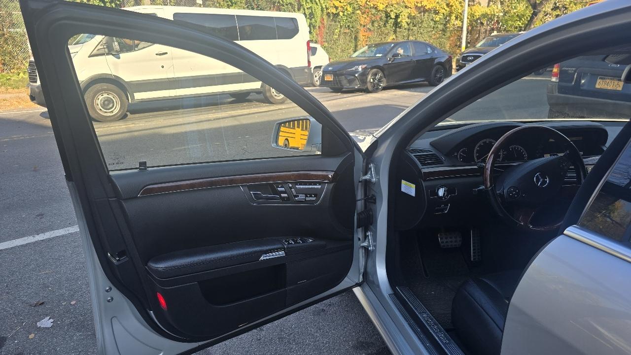 Mercedes-Benz S-Class S550 4-MATIC 2013