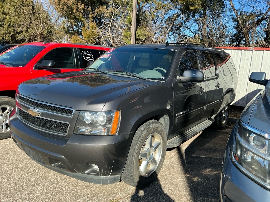 Chevrolet Suburban LT 1500 2WD 2011