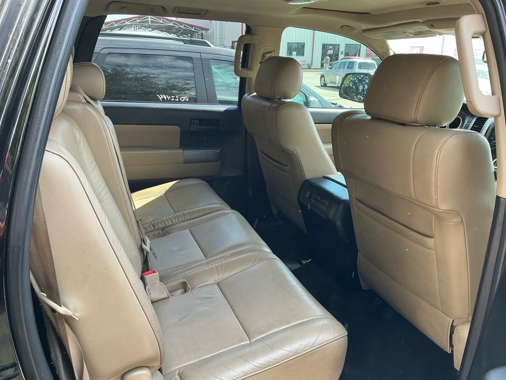 Toyota Sequoia SR5 5.7L 2WD 2015