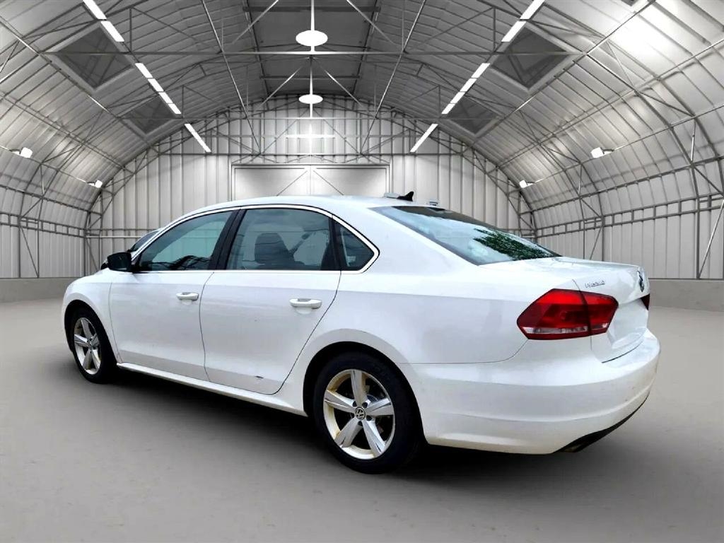 Volkswagen Passat 2.5L SE AT 2013