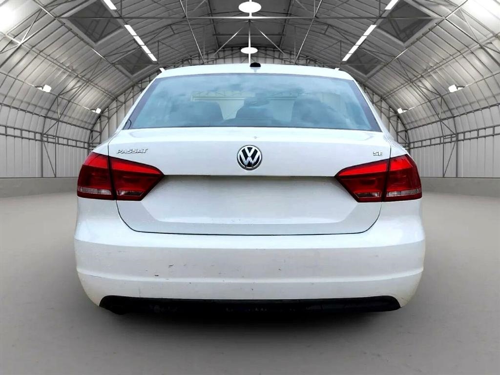 Volkswagen Passat 2.5L SE AT 2013
