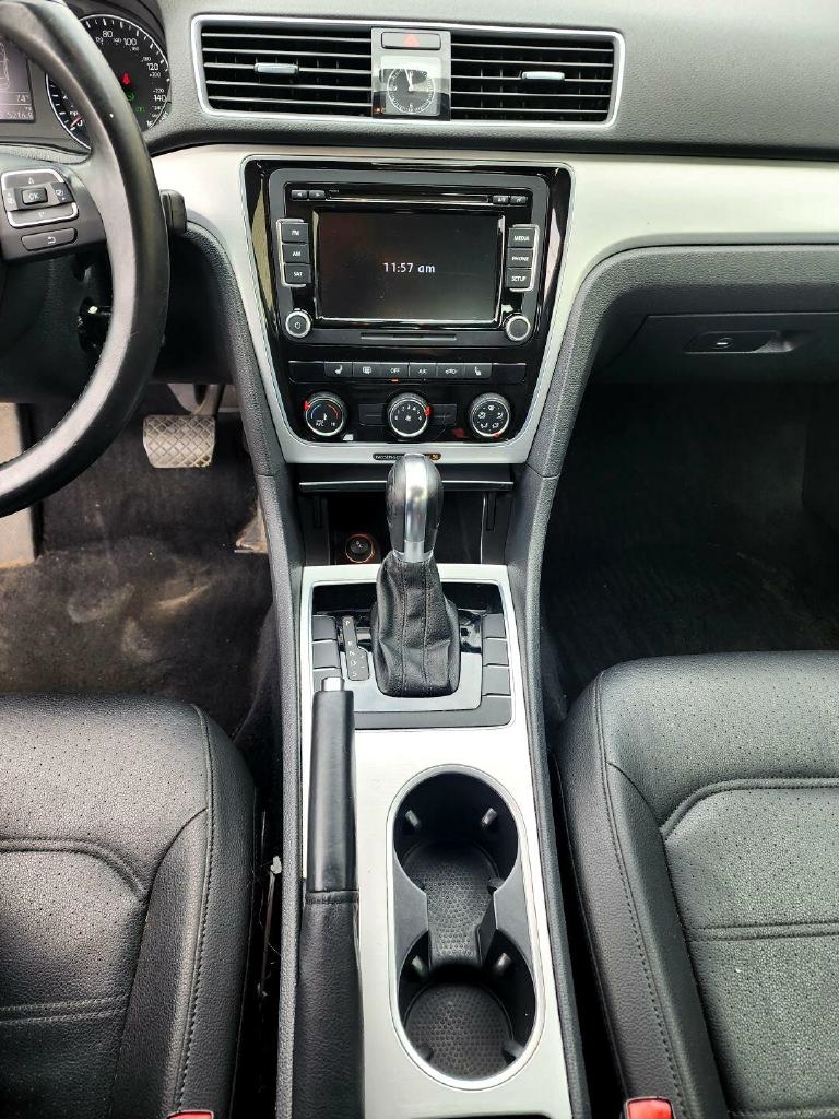 Volkswagen Passat 2.5L SE AT 2013