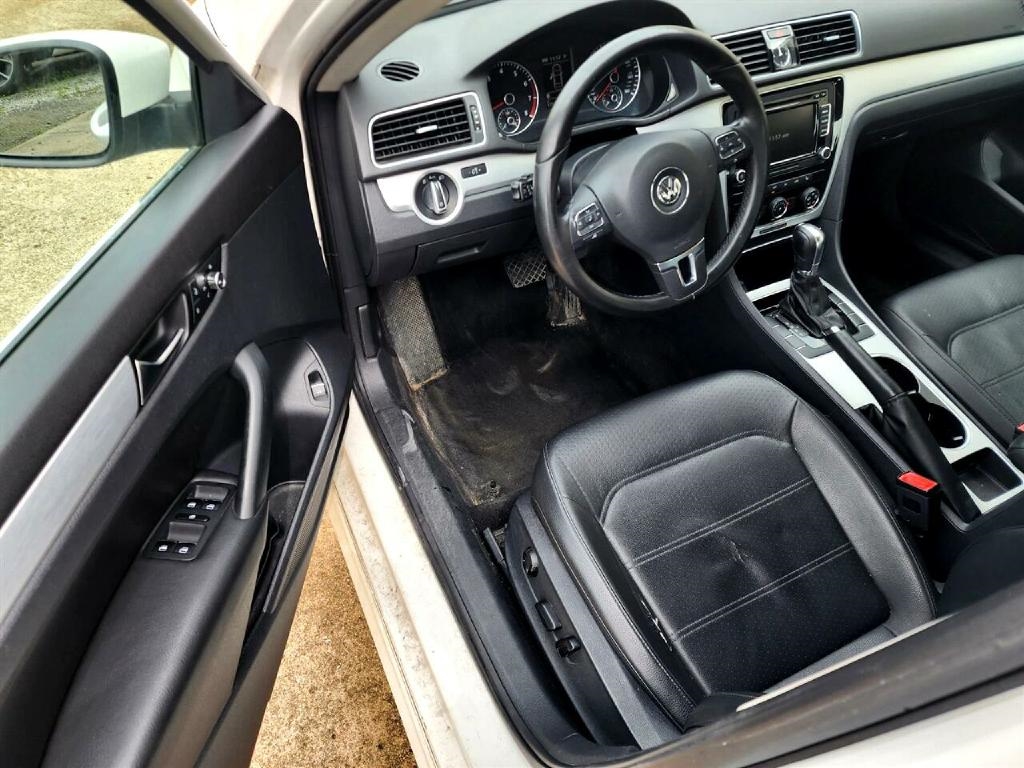 Volkswagen Passat 2.5L SE AT 2013