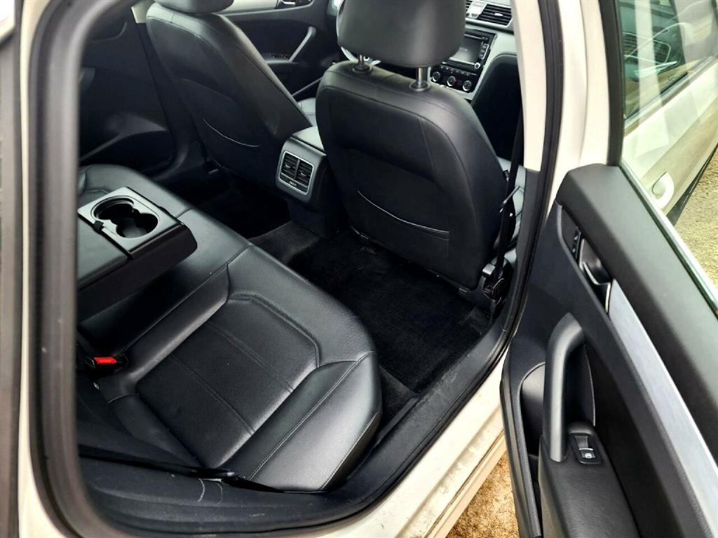 Volkswagen Passat 2.5L SE AT 2013