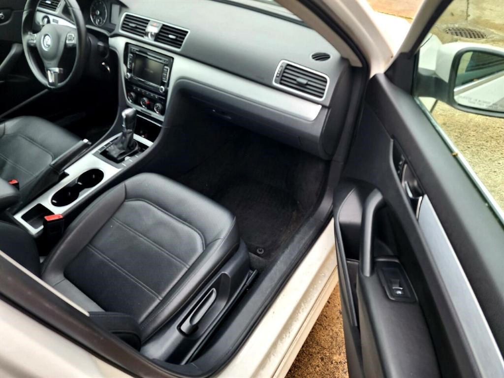 Volkswagen Passat 2.5L SE AT 2013