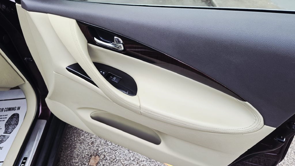 Infiniti EX35 4D SUV AWD 2011