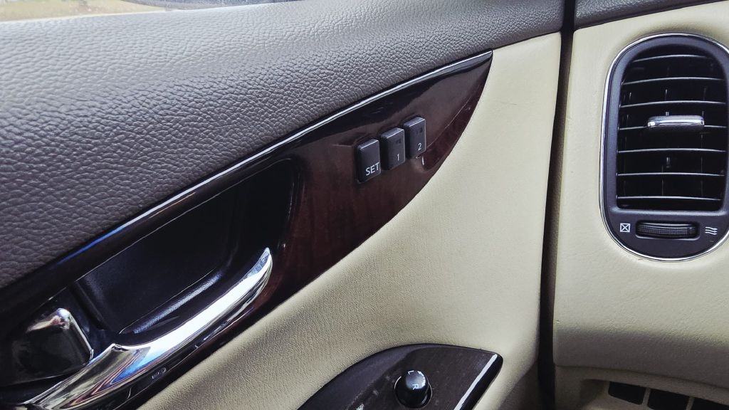 Infiniti EX35 4D SUV AWD 2011