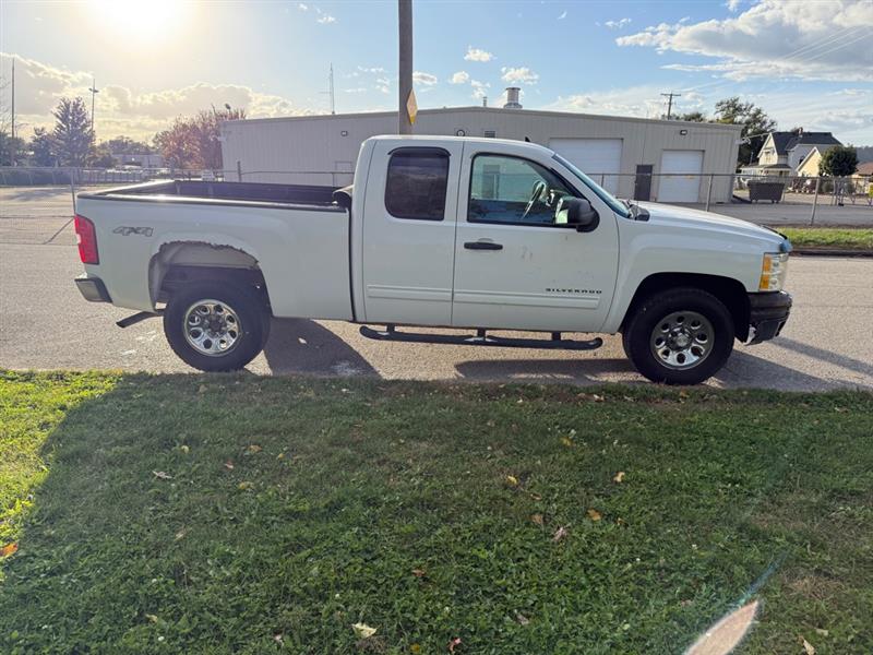 Chevrolet Silverado 1500 LS Extended Cab 4WD 2013 Chevrolet Silverado 1500 LS Extended Cab 4WD 2013