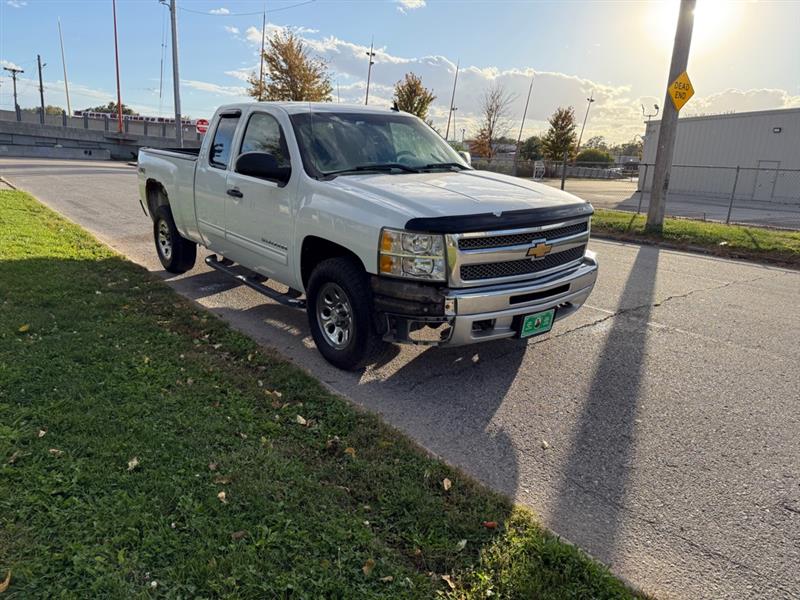 Chevrolet Silverado 1500 LS Extended Cab 4WD 2013 Chevrolet Silverado 1500 LS Extended Cab 4WD 2013