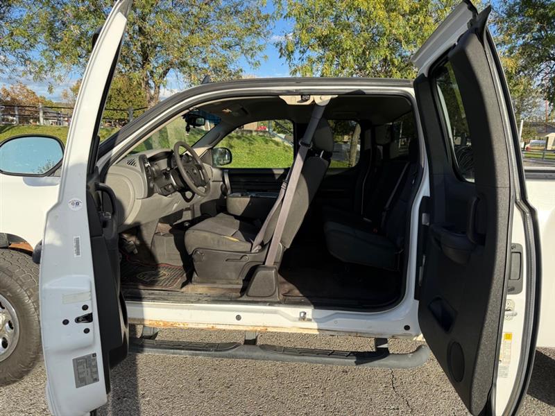 Chevrolet Silverado 1500 LS Extended Cab 4WD 2013 Chevrolet Silverado 1500 LS Extended Cab 4WD 2013