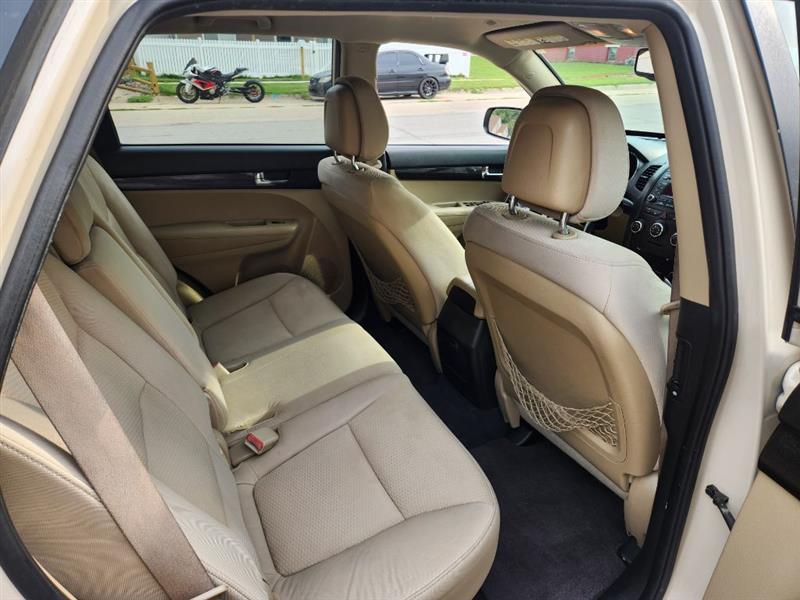 Kia Sorento LX 2WD 2011 Kia Sorento LX 2WD 2011