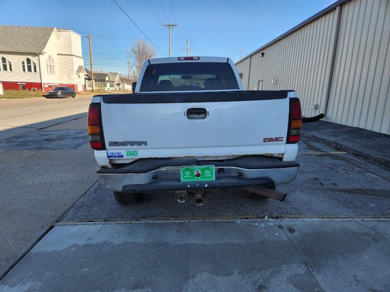 GMC Sierra 2500HD Crew Cab Short Bed 4WD 2005 GMC Sierra 2500HD Crew Cab Short Bed 4WD 2005