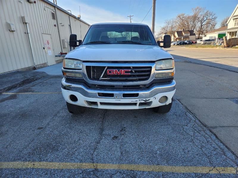 GMC Sierra 2500HD Crew Cab Short Bed 4WD 2005 GMC Sierra 2500HD Crew Cab Short Bed 4WD 2005