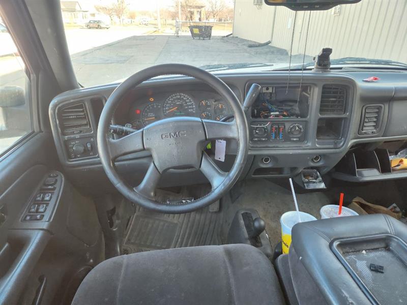 GMC Sierra 2500HD Crew Cab Short Bed 4WD 2005 GMC Sierra 2500HD Crew Cab Short Bed 4WD 2005