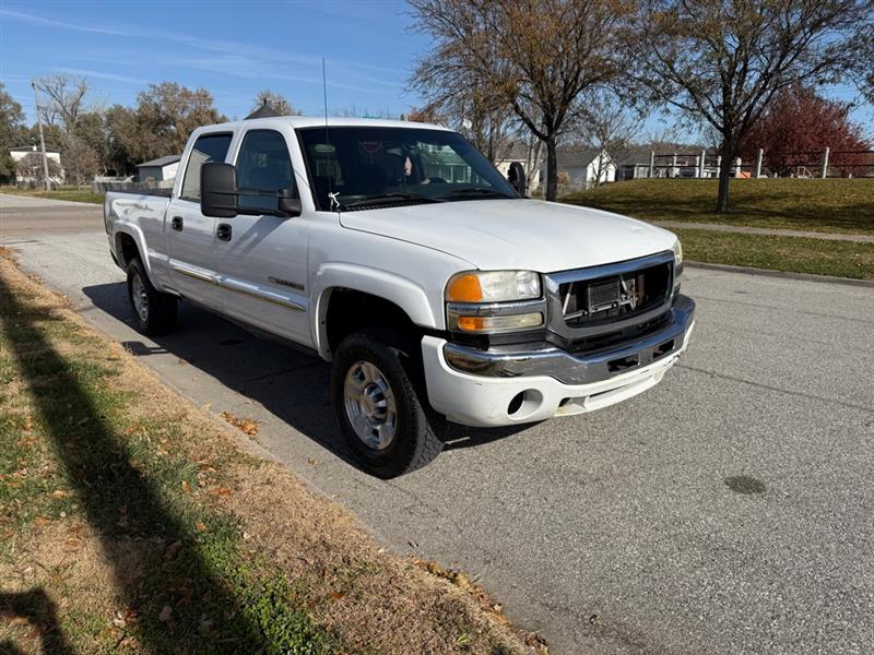 2005 GMC Sierra 2500HD Crew Cab Short Bed 4WD