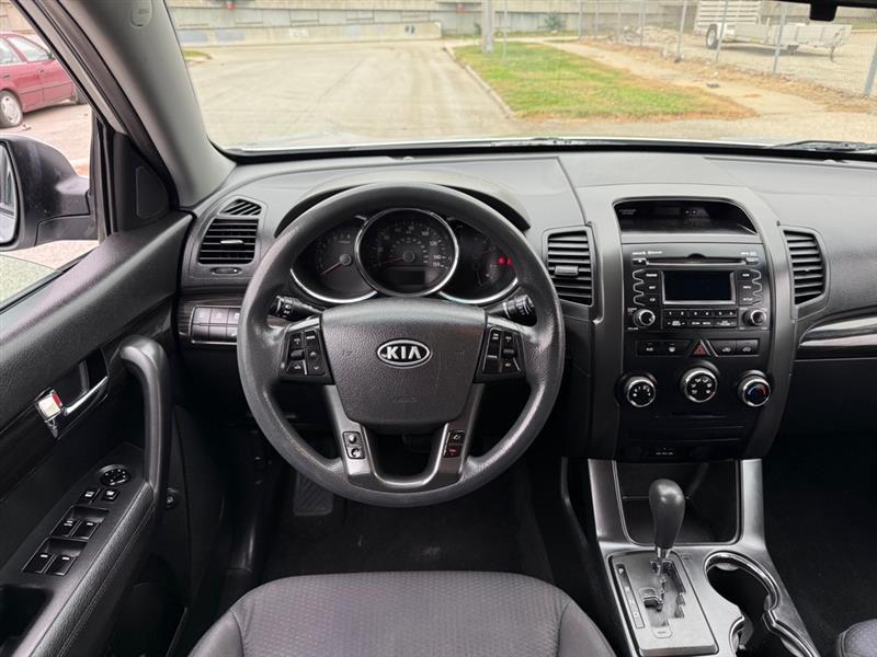 Kia Sorento LX 2WD 2011 Kia Sorento LX 2WD 2011