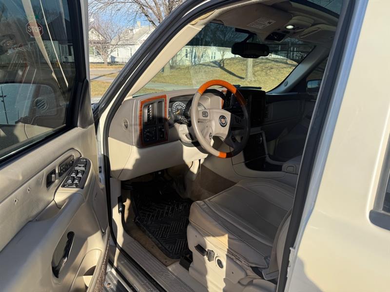 Cadillac Escalade AWD 2004