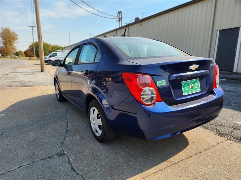 2013 Chevrolet Sonic LS's photo