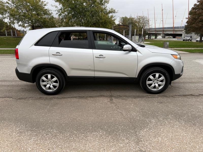 Kia Sorento LX 2WD 2011