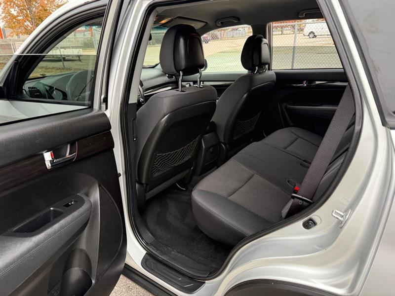 Kia Sorento LX 2WD 2011