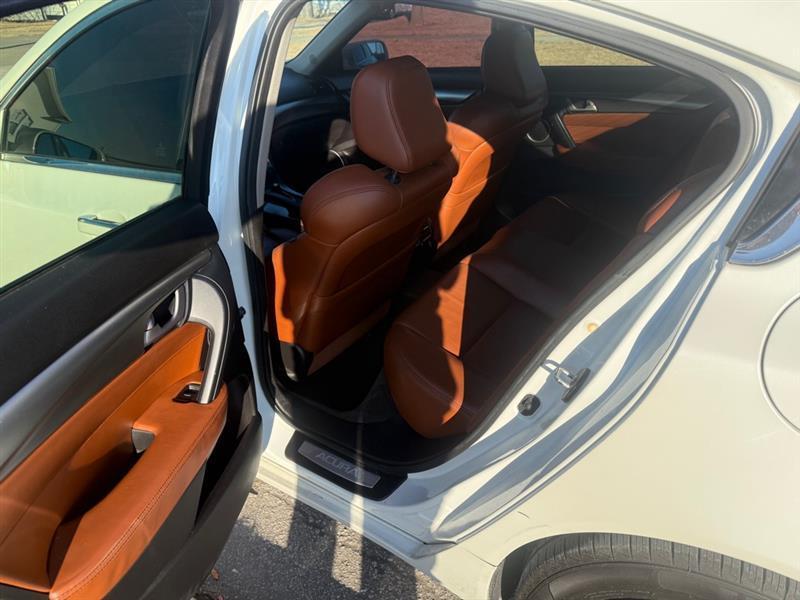 Acura TL 5-Speed AT SH-AWD with Tech Package 2010