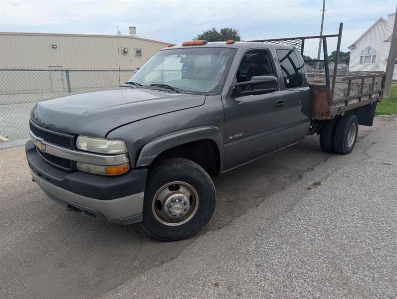 2002 Chevrolet Silverado 3500 Ext. Cab 2WD