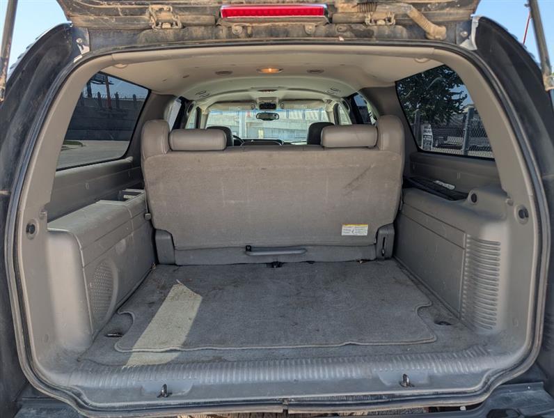 Chevrolet Suburban 1500 2WD 2004