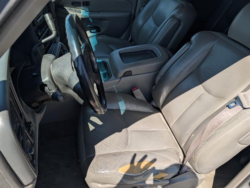 Chevrolet Suburban 1500 2WD 2004